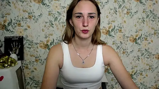 Milana Cutie  online show from September 30, 2025, 6:07 am