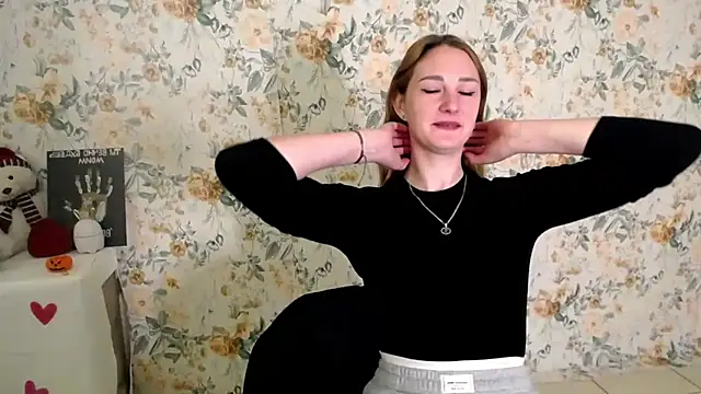 Milana Cutie  online show from November 5, 2025, 6:57 am