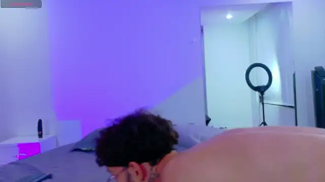 Violet and Paul online show from October 3, 2025, 3:47 am