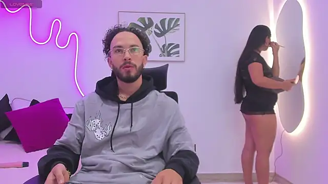 Violet and Paul online show from October 9, 2025, 1:47 am