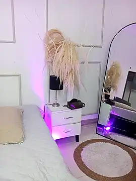 Violet and Paul online show from October 24, 2025, 3:36 am