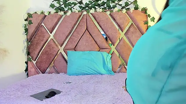 Flufi 740 online show from September 29, 2025, 11:04 am