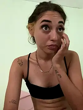 loirinhaaa online show from October 19, 2025, 2:07 pm