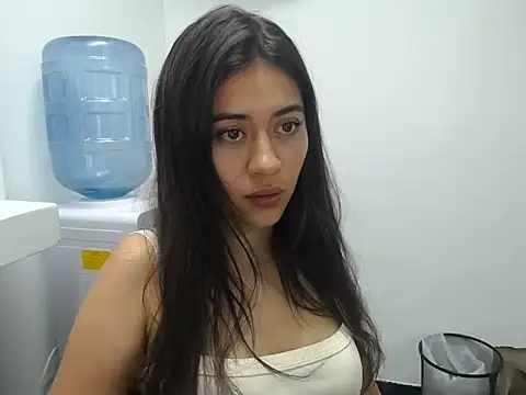 Snapshot of Alice-08 chatting on May 6, 2026, 9:42 pm Alice-08 online show from May 6, 2026, 9:42 pm