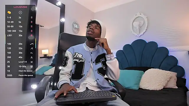 AllexJacob online show from October 25, 2025, 1:07 pm