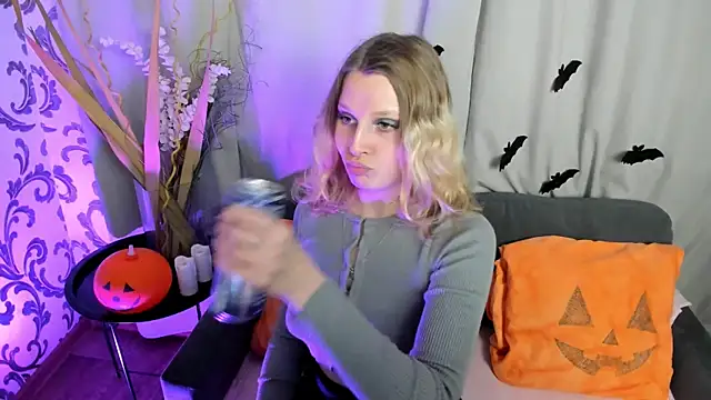  Velvet peach  online show from November 2, 2025, 11:01 am