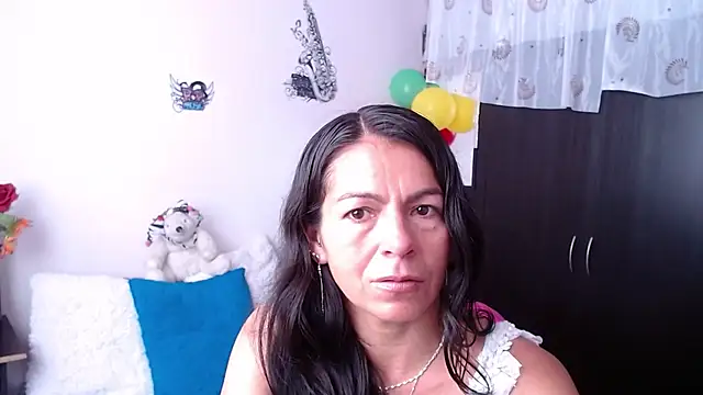 camilavargas  online show from September 25, 2025, 8:23 pm