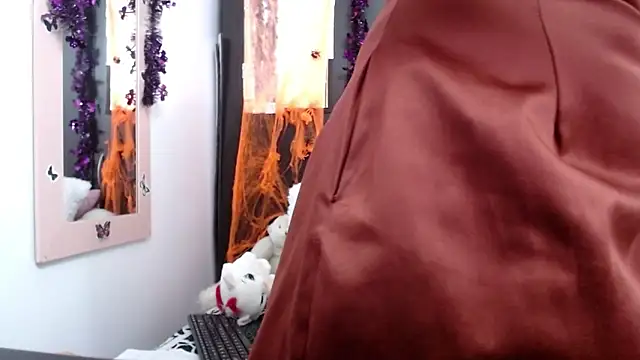 camilavargas  online show from October 18, 2025, 9:48 pm