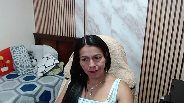 camilavargas  online show from February 5, 2026, 2:22 pm