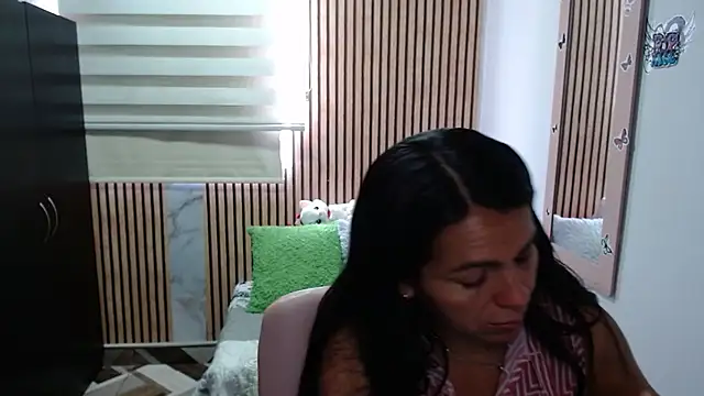 Snapshot of camilavargas_ chatting on April 21, 2026, 4:56 pm camilavargas online show from April 21, 2026, 4:56 pm