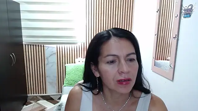 Snapshot of camilavargas_ chatting on April 28, 2026, 3:17 pm camilavargas online show from April 28, 2026, 3:17 pm