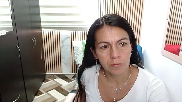 Snapshot of camilavargas_ chatting on May 23, 2026, 8:13 pm camilavargas online show from May 23, 2026, 8:13 pm