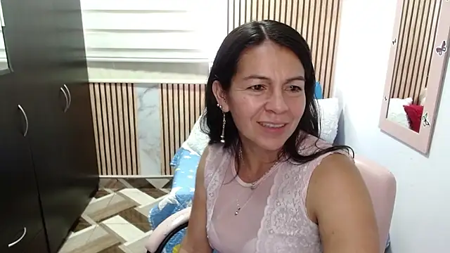 Snapshot of camilavargas_ chatting on June 1, 2026, 9:49 pm camilavargas online show from June 1, 2026, 9:49 pm
