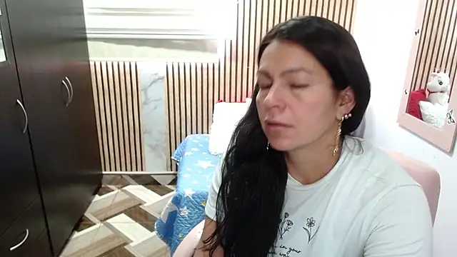 Snapshot of camilavargas_ chatting on June 6, 2026, 9:41 pm camilavargas online show from June 6, 2026, 9:41 pm
