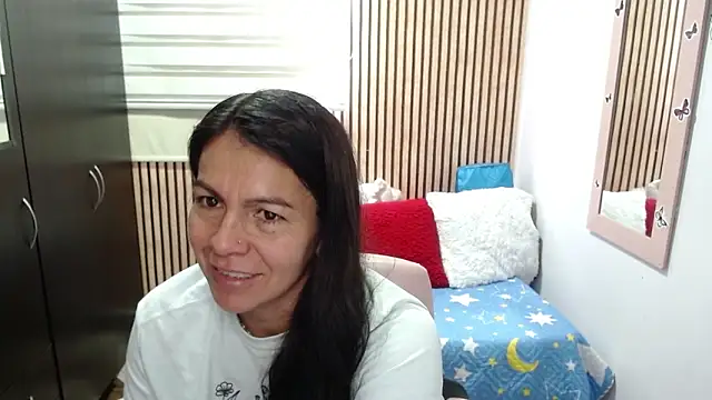 Snapshot of camilavargas_ chatting on June 9, 2026, 7:03 pm camilavargas online show from June 9, 2026, 7:03 pm
