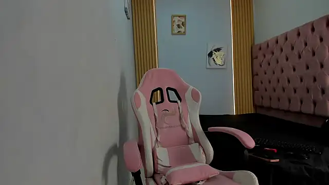 Naomis 35 online show from October 9, 2025, 7:56 pm