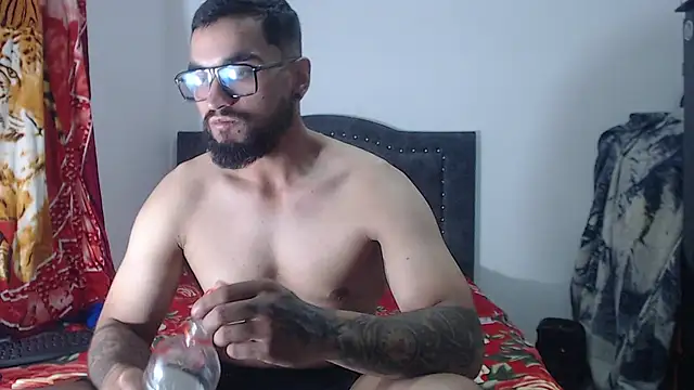 Snapshot of Chrys_harris77 chatting on February 15, 2026, 12:51 am Chrys harris77 online show from February 15, 2026, 12:51 am