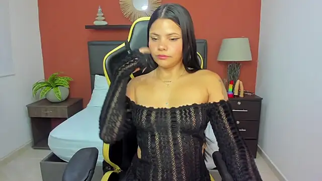 molly lovee  online show from September 29, 2025, 12:10 pm