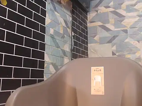 Newt4U online show from September 24, 2025, 7:28 pm