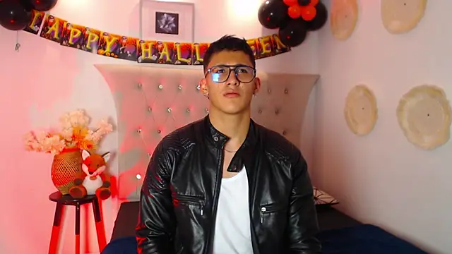 SalvadorFit online show from October 8, 2025, 8:39 pm