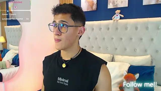 Snapshot of SalvadorFit chatting on April 30, 2026, 8:57 pm SalvadorFit online show from April 30, 2026, 8:57 pm