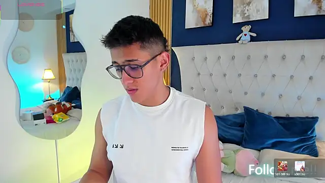 Snapshot of SalvadorFit chatting on July 1, 2026, 8:19 pm SalvadorFit online show from July 1, 2026, 8:19 pm