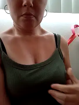 sweetkitty38 online show from September 18, 2025, 5:59 pm