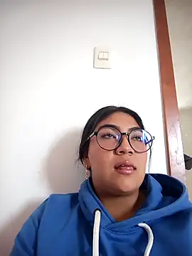 Violettabloom  online show from September 26, 2025, 7:40 pm