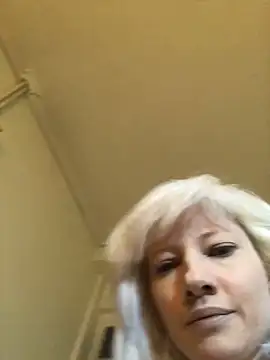 juliaoneandonly online show from October 7, 2025, 9:06 am