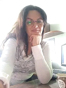 ValeriaLove43211 online show from September 25, 2025, 11:14 am