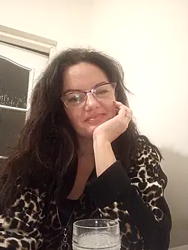 ValeriaLove43211 online show from October 2, 2025, 6:37 pm