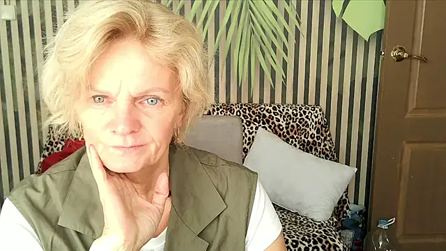 Zoe Steell online show from September 21, 2025, 6:26 am