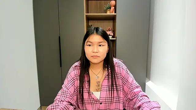 BrunaSand online show from September 18, 2025, 9:33 am