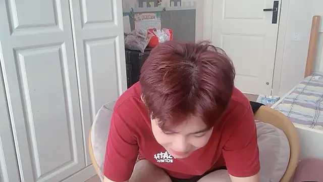 xlong00099 online show from October 18, 2025, 4:37 am