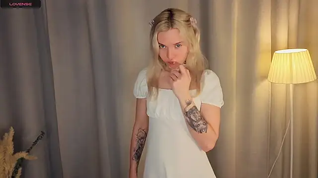 DianeHonnette online show from November 28, 2025, 7:16 pm