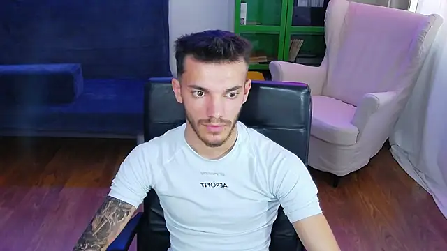 Snapshot of DominicValente chatting on October 20, 2025, 10:59 am DominicValente online show from October 20, 2025, 10:59 am