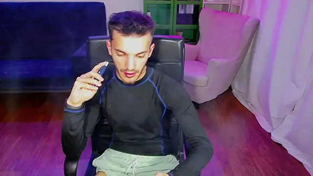 Snapshot of DominicValente chatting on October 22, 2025, 5:02 pm DominicValente online show from October 22, 2025, 5:02 pm