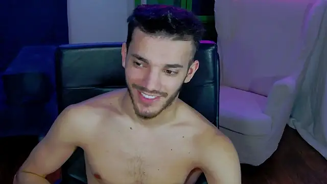 Snapshot of DominicValente chatting on October 31, 2025, 4:41 pm DominicValente online show from October 31, 2025, 4:41 pm