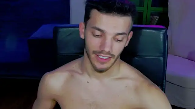 Snapshot of DominicValente chatting on November 1, 2025, 3:36 pm DominicValente online show from November 1, 2025, 3:36 pm