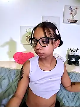 Suzanelee1 online show from September 19, 2025, 1:12 pm