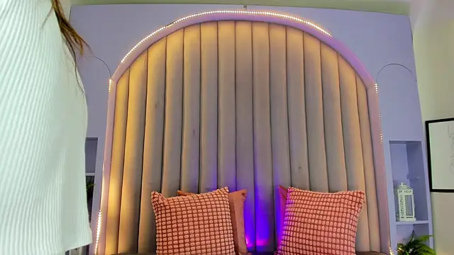 KeendraFox  online show from September 18, 2025, 7:27 pm