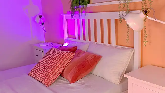 KeendraFox  online show from April 5, 2026, 11:18 am