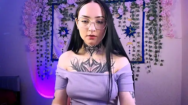 MollyKissy online show from April 9, 2026, 5:51 am