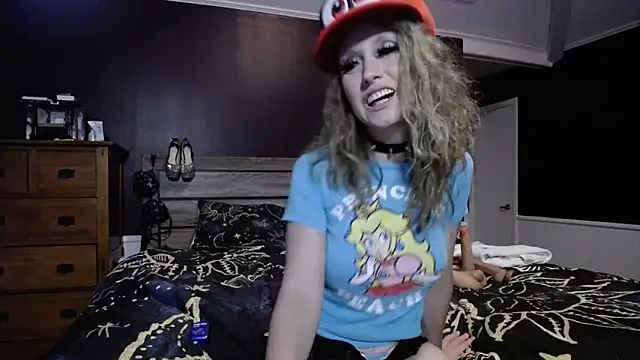 MoonlightMaybell online show from October 1, 2025, 6:30 am