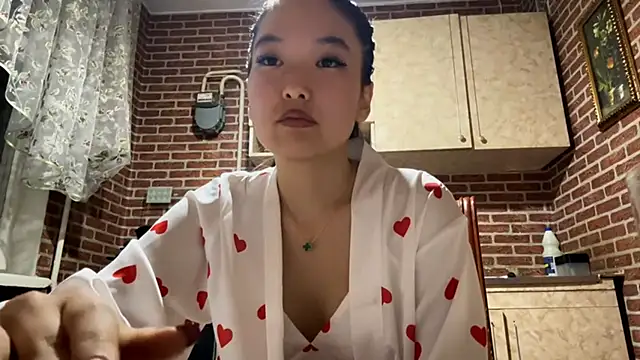 EmmaLeexth online show from September 18, 2025, 2:19 pm