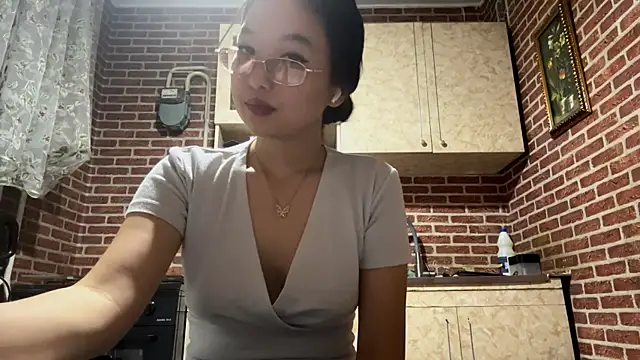 EmmaLeexth online show from September 27, 2025, 1:16 pm