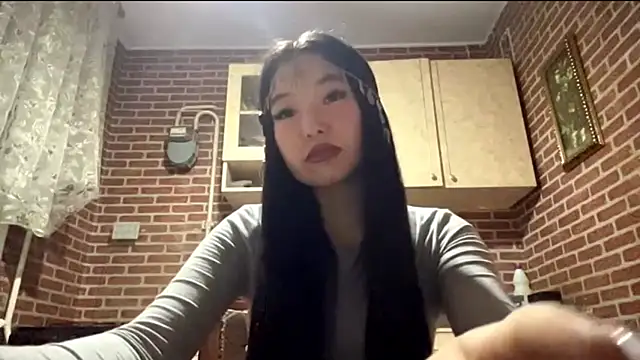 EmmaLeexth online show from November 22, 2025, 1:10 pm