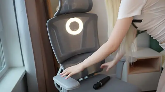 Laura Obsidian online show from October 31, 2025, 7:09 am