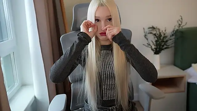 Laura Obsidian online show from November 3, 2025, 7:09 am