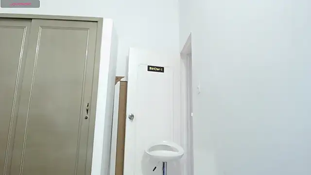 Snapshot of IslaRose7 chatting on October 7, 2025, 1:30 pm IslaRose7 online show from October 7, 2025, 1:30 pm